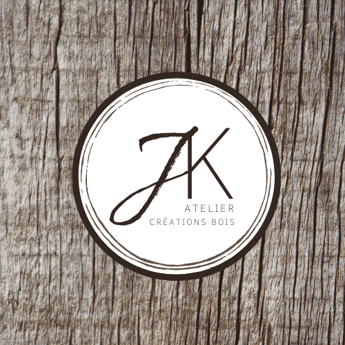 Planches de présentation réalisées en bois de vieux meubles destinés a la déchèterie